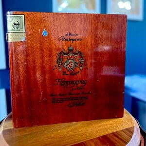 Rare Arturo Fuente Hemingway Masterpiece cigar box.